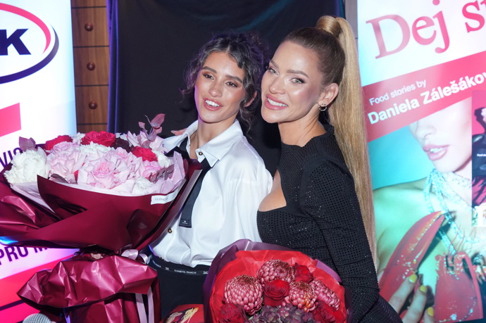 FOTO: Daniela Zálešáková a Andrea Verešová. – stránka 23