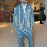 Mirai Navrátil vynesl džínový komplet s leskem, pod kterým si vystačil s bílým tričkem. 