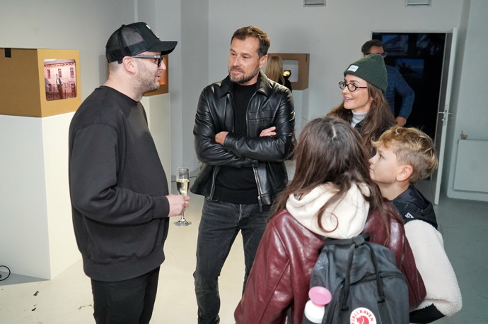 FOTO: Radka Třeštkíková  s dětmi a partnerem Jaroslavem Vítem. – stránka 1