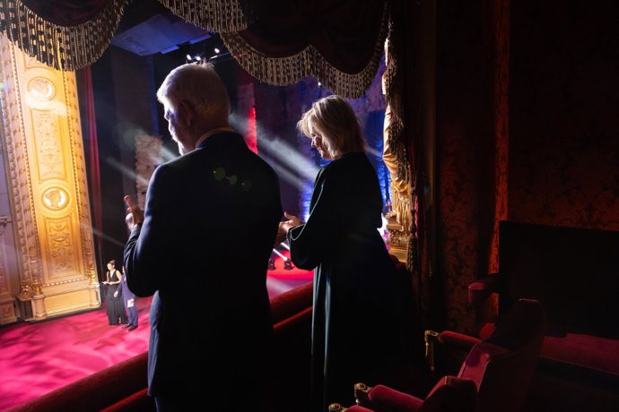 FOTO: Petr Pavel a Eva Pavlová v prezidentské lóži. – stránka 73