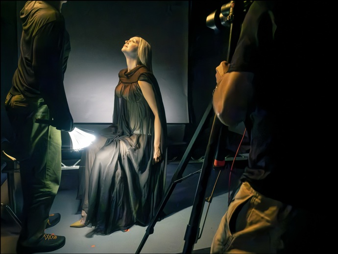 FOTO: Gwendoline Christie focení nového kalendáře Pirelli. – stránka 78