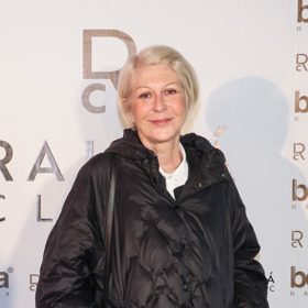 Přiznává, že s příchodem podzimu a zimy se pouští do třídění svého a manželova šatníku. 