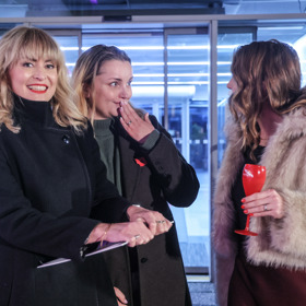 Dermatoložka si měla s hosty o čem povídat. 