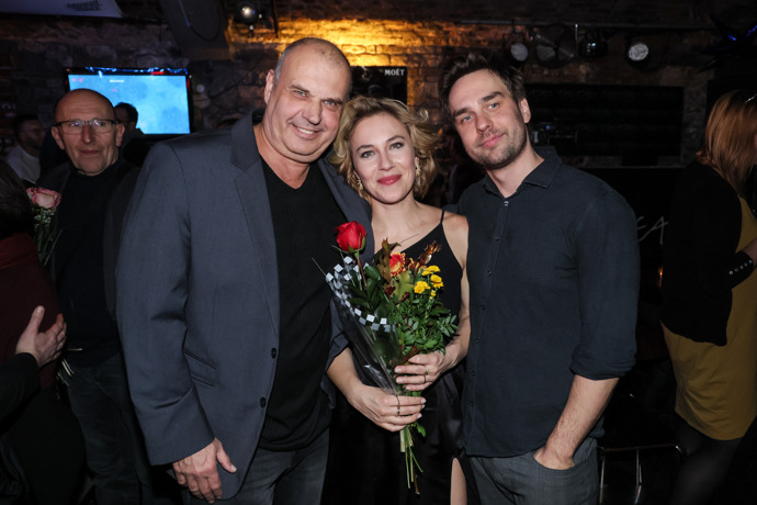 FOTO: Petr Rychlý se svým synem a jeho ženou.