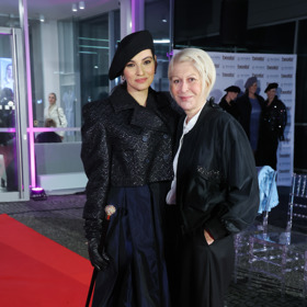 Zuzana Donutilová přišla Sáru podpořit na módní přehlídku Beaty Rajské. 