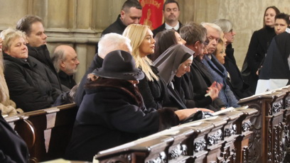 FOTO: Taťána Kuchařová na pohřbu Dominika Duky.