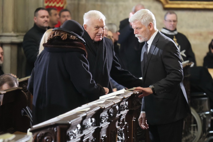 FOTO: Pert Pavel a Václav Klaus. – stránka 84