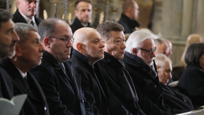 FOTO: Tomio Okamura na pohřbu Dominika Duky.