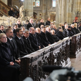 Vzácní smuteční hosté na pohřbu Dominika Duky.