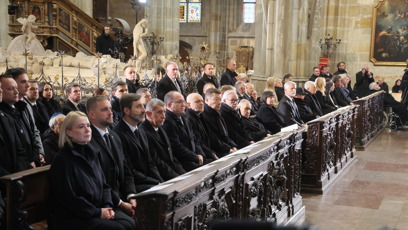 FOTO: Vzácní smuteční hosté na pohřbu Dominika Duky.