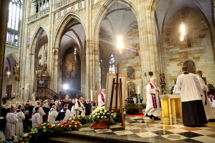 FOTO: Pohřeb kardinála Dominika Duky. – stránka 21