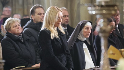 FOTO: Taťána Kuchařová na pohřbu Dominika Duky.