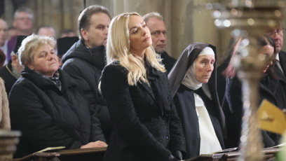 FOTO: Taťána Kuchařová na pohřbu Dominika Duky.