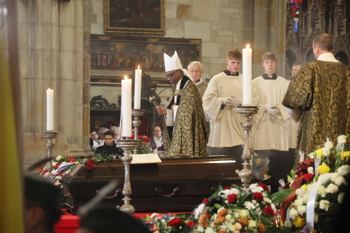 FOTO: Pohřeb Dominika Duky v katedrále svatého Víta. – stránka 9