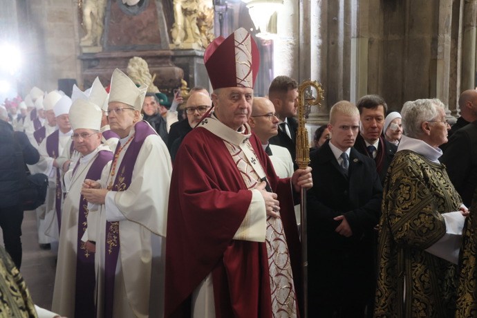 FOTO: Pohřeb Dominika Duky v katedrále svatého Víta. – stránka 17