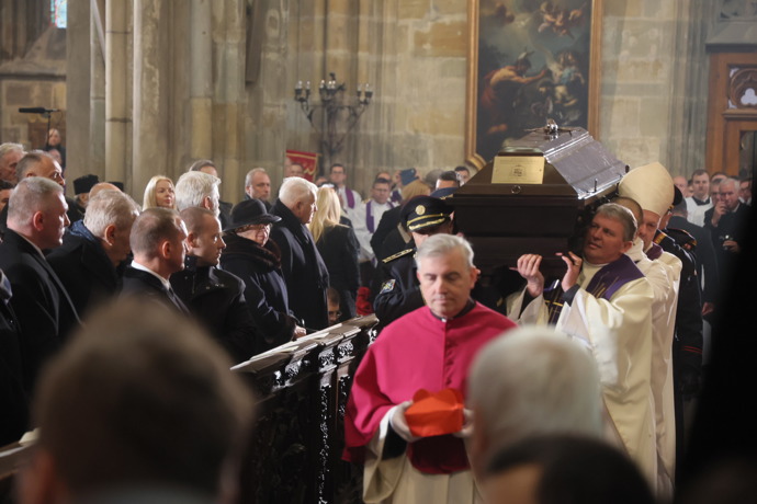 FOTO: Pohřeb Dominika Duky v katedrále svatého Víta. – stránka 15
