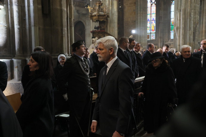 FOTO: Petr Pavel na pohřbu Dominika Duky. – stránka 5