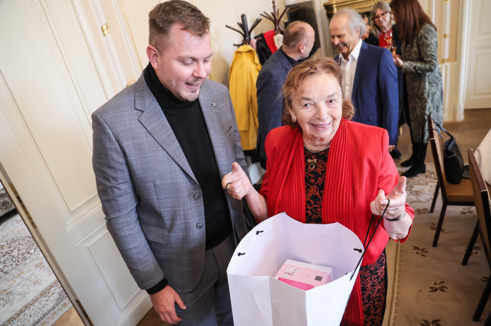 FOTO: Bývalá první dáma Livia Klausová oslavila 82. narozeniny. – stránka 10