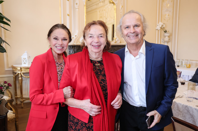 FOTO: Dorazila i Eva Hudečková s manželem. – stránka 4