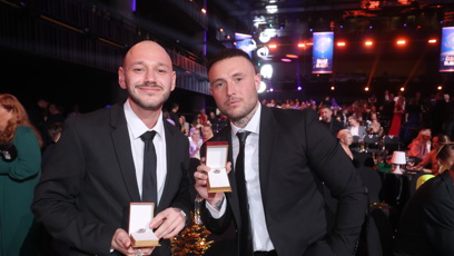 FOTO: Kapela ATMO music slaví na Slavících úspěchy.