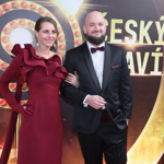 Písničkář Pokáč se svou krásnou manželkou Eliškou.