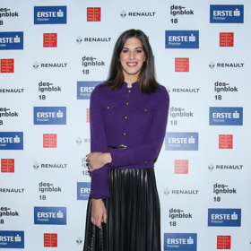 Modelka Aneta Vignerová v minulosti svůj outfit oživila pomocí sytě fialového roláku.