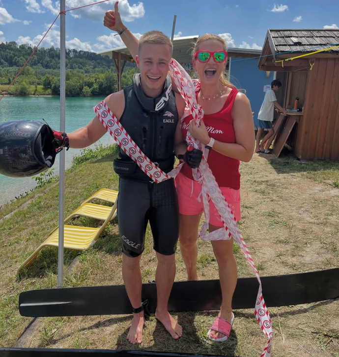 FOTO: Jakub Mareš se svou maminkou.