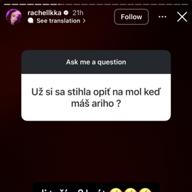 Rachel odpovídala na otázky. 