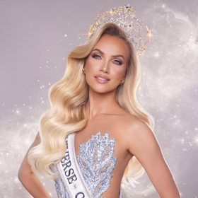 Michaela Tomanová září na Miss Universe 2025. 
