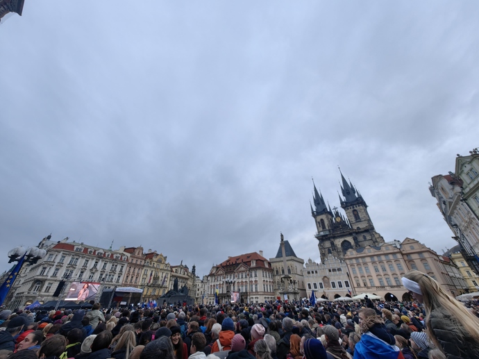 FOTO: Demonstrace pořádaná spolkem Milion chvilek pro demokracii. – stránka 43