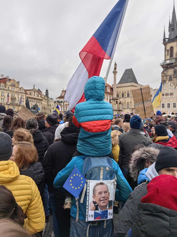 FOTO: Demonstrace pořádaná spolkem Milion chvilek pro demokracii. – stránka 40