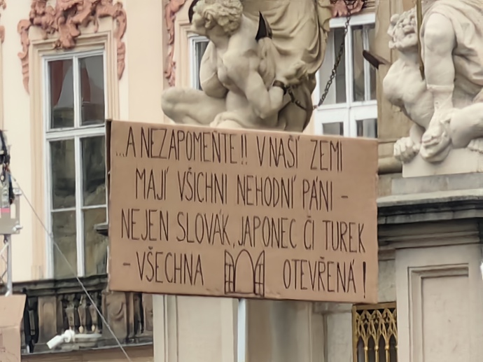 FOTO: Demonstrace pořádaná spolkem Milion chvilek pro demokracii. – stránka 38