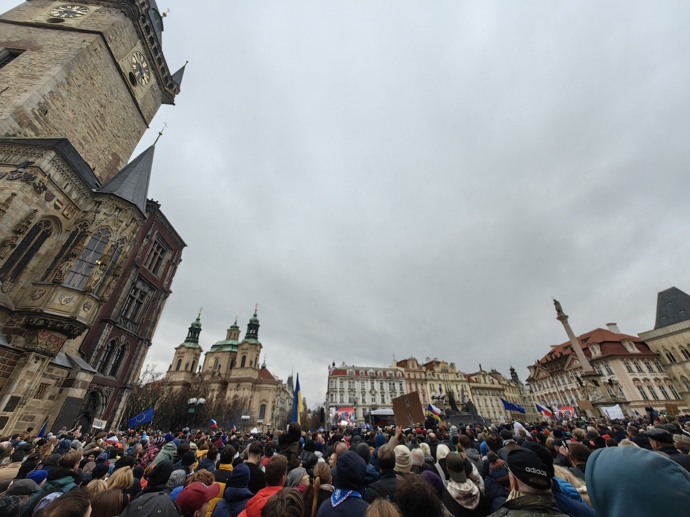 FOTO: Demonstrace pořádaná spolkem Milion chvilek pro demokracii. – stránka 37