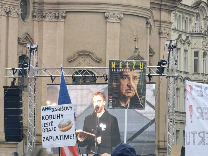 FOTO: Demonstrace pořádaná spolkem Milion chvilek pro demokracii. – stránka 31