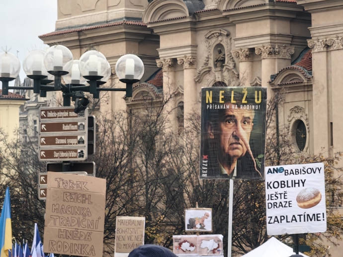 FOTO: Demonstrace pořádaná spolkem Milion chvilek pro demokracii. – stránka 26