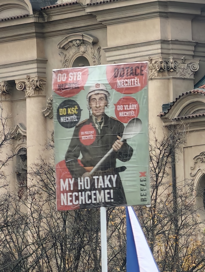 FOTO: Demonstrace pořádaná spolkem Milion chvilek pro demokracii. – stránka 24