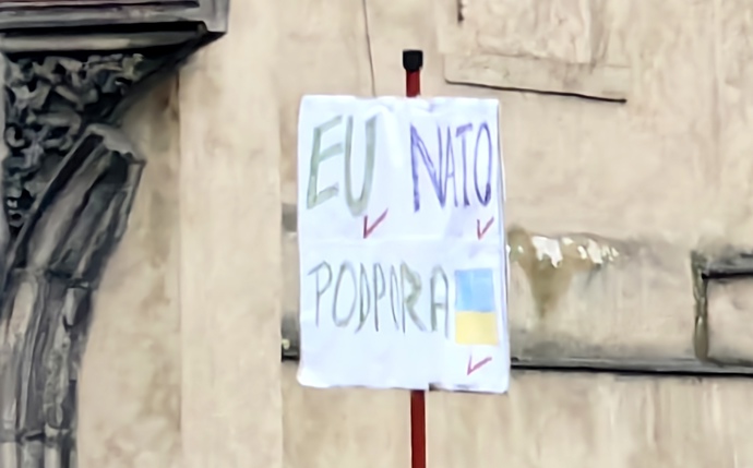 FOTO: Demonstrace pořádaná spolkem Milion chvilek pro demokracii. – stránka 19