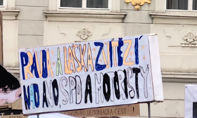 FOTO: Demonstrace pořádaná spolkem Milion chvilek pro demokracii. – stránka 16