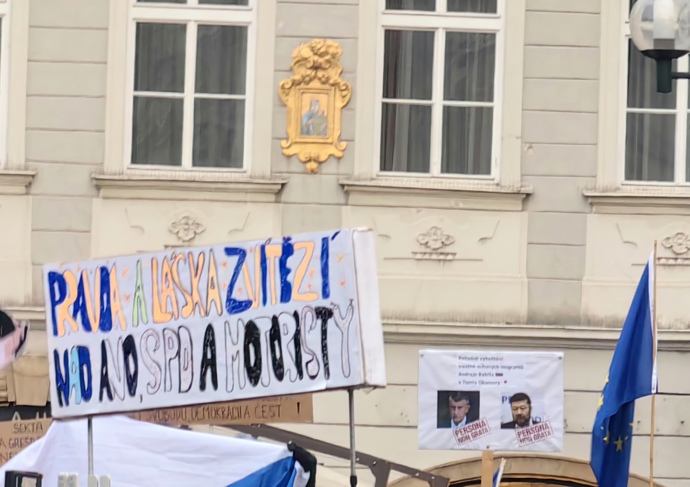 FOTO: Demonstrace pořádaná spolkem Milion chvilek pro demokracii. – stránka 15