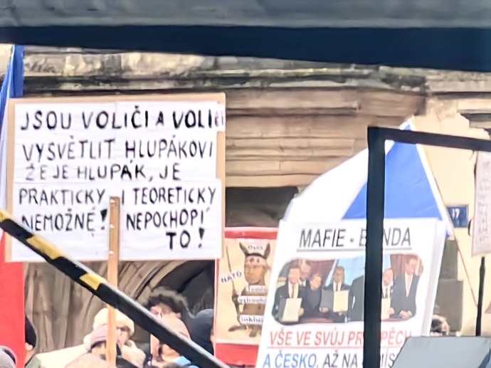 FOTO: Demonstrace pořádaná spolkem Milion chvilek pro demokracii. – stránka 14
