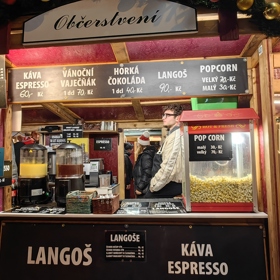 Vánoční trhy na náměstí Míru.