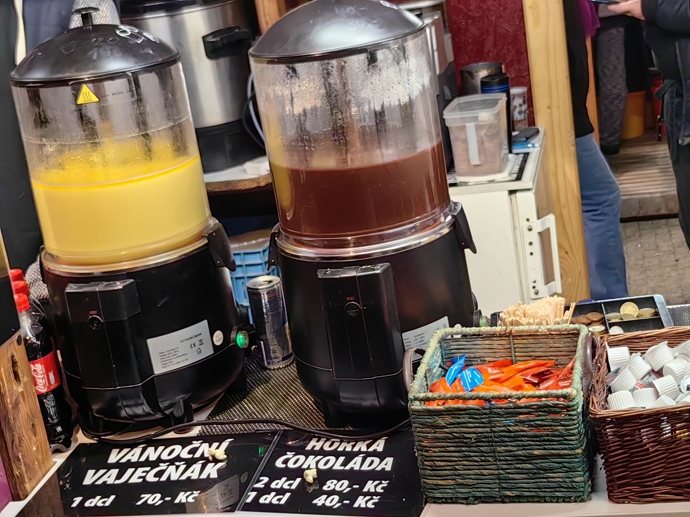 FOTO: Vánoční trhy na náměstí Míru. Deci vaječňáku vyjde na 70 korun. – stránka 75