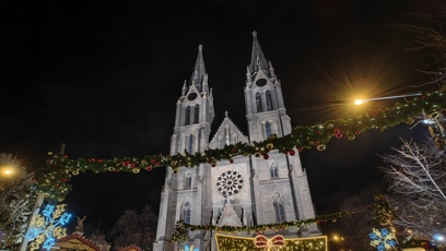 FOTO: Vánoční trhy na náměstí Míru přilákaly stovky lidí.