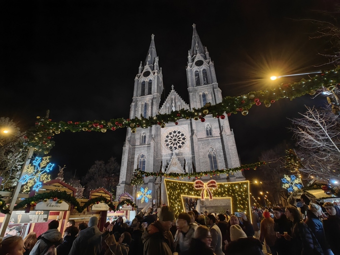 FOTO: Vánoční trhy na náměstí Míru přilákaly stovky lidí. – stránka 74