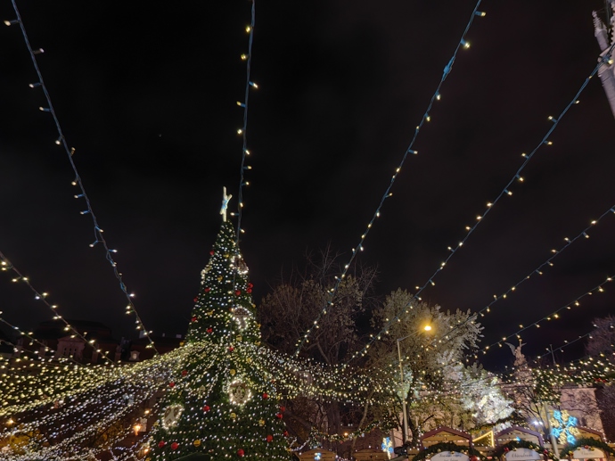 FOTO: Vánoční trhy na náměstí Míru. – stránka 69