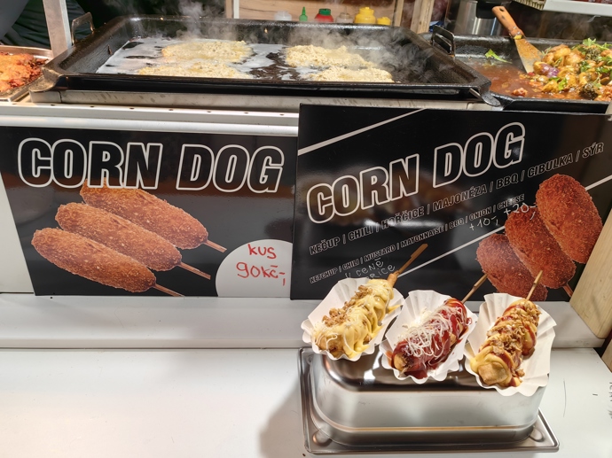 FOTO: Vánoční trhy na náměstí Míru nabízí spoustu jídla. – stránka 64