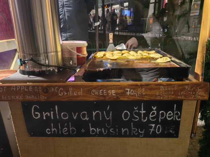 FOTO: Vánoční trhy na náměstí Míru. – stránka 57