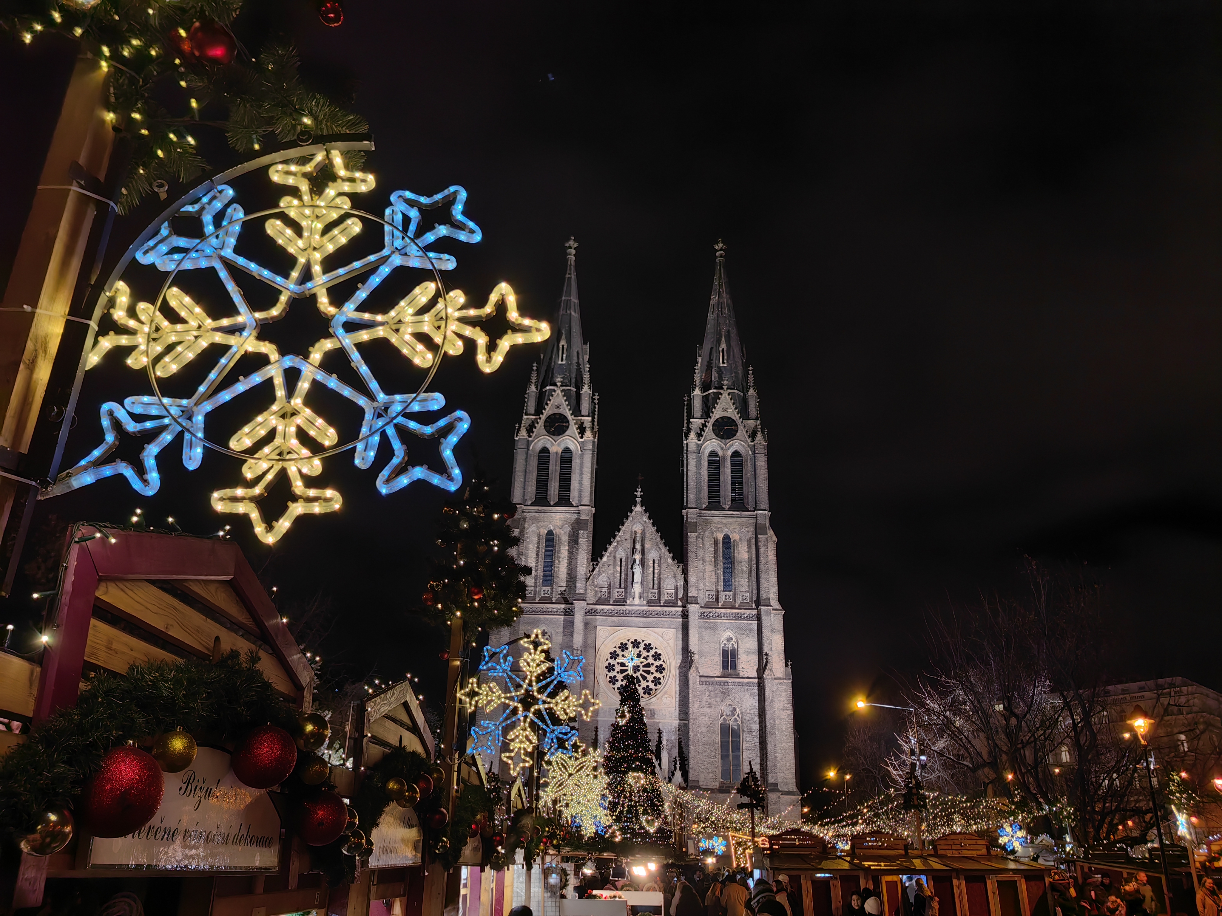 Vánoční trhy na náměstí Míru.