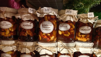 FOTO: Vánoční trhy na náměstí Míru nabízí širokou škálu různých pochutin.