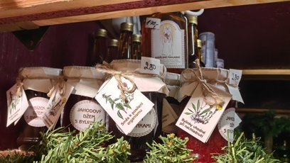 FOTO: Vánoční trhy na náměstí Míru nabízí širokou škálu různých pochutin.